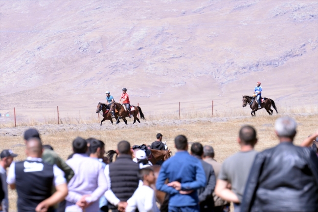 Ardahan'da rahvan atları yarıştı