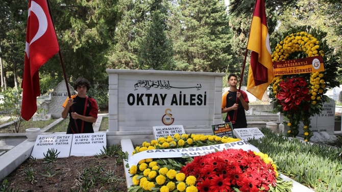 Metin Oktay kabri başında anıldı