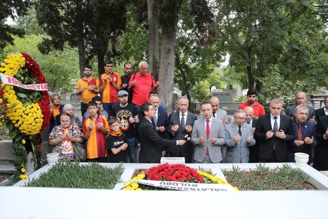 Metin Oktay kabri başında anıldı