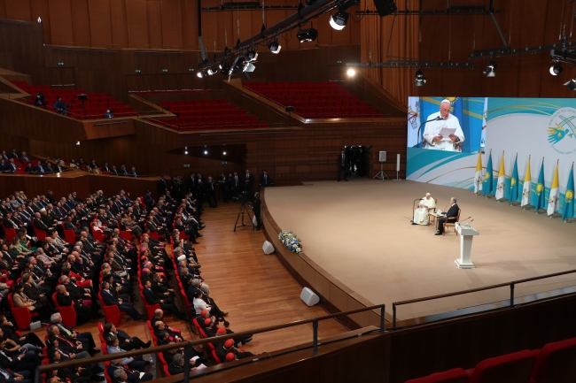 Papa Franciscus, Kazakistan’a ilk resmi ziyaretini gerçekleştiriyor