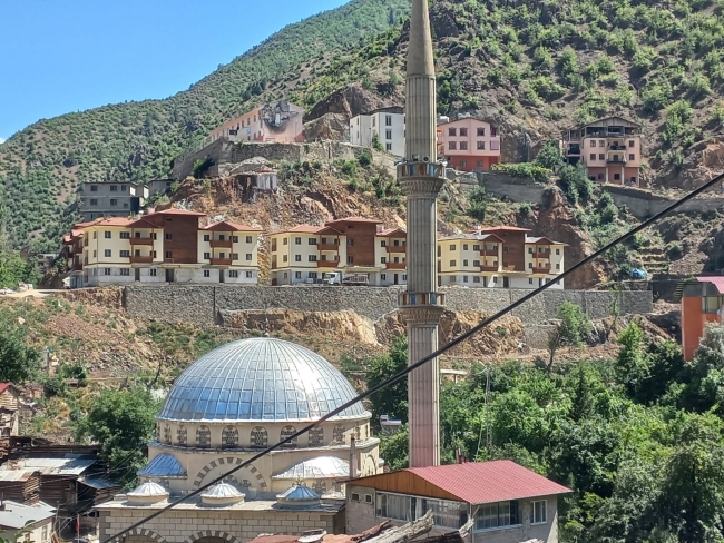 Artvin'de yangın felaketinin yaşandığı Dereiçi köyü yeniden inşa edildi