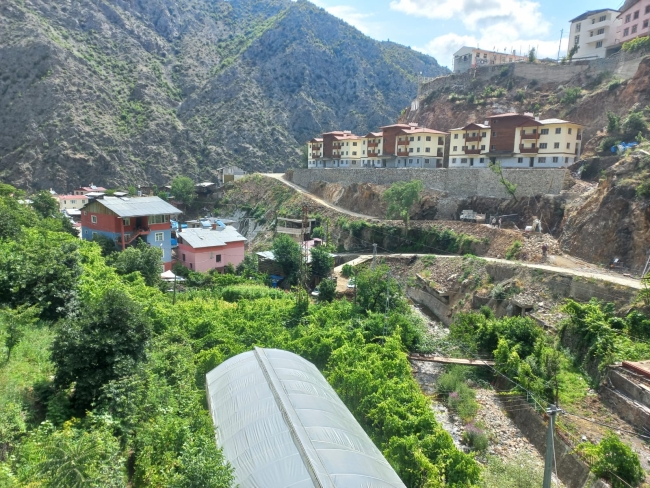 Artvin'de yangın felaketinin yaşandığı Dereiçi köyü yeniden inşa edildi