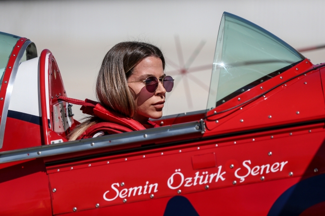 Cumhuriyet'in 100. yılında yurt dışında Türk kadınını göklerde temsil edecek