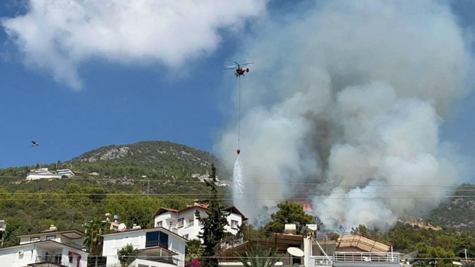 Antalya'da orman yangını: Müdahale sürüyor