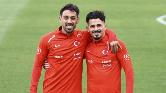 İrfan Can Kahveci ve Serdar Gürler milli takımda olmanın sevincini yaşıyor