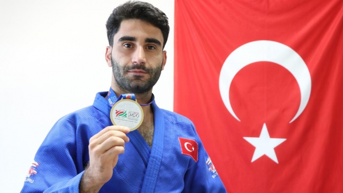 Görme engelli milli judocu Abdurrahim Özalp'in hedefi olimpiyatlar