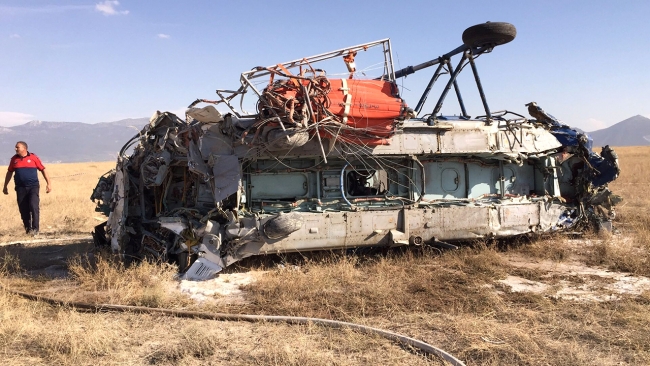 Denizli'de yangın söndürme helikopteri düştü