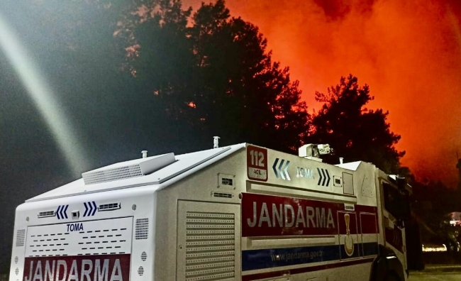 Marmaris'teki orman yangınına müdahale karadan sürdürülüyor