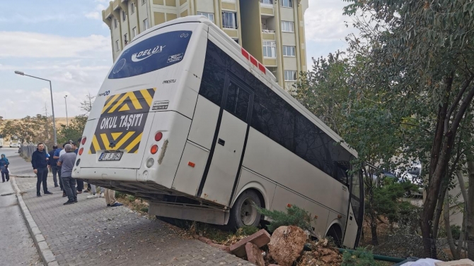 Direksiyon başında kalp krizi geçiren sürücü yaptığı kazada öldü