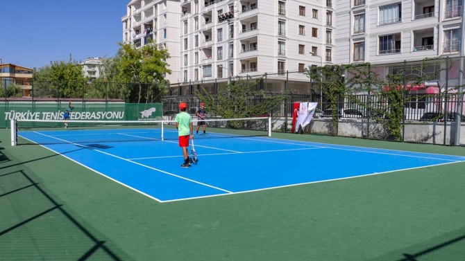 Tesisleşmeyle Doğu ve Güneydoğu'da tenisçilerin sayısı artıyor