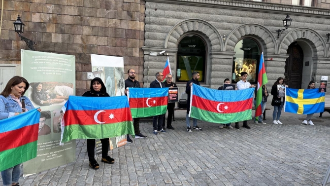 Stockholm'de Ermenistan'ın Azerbaycan'a saldırıları protesto edildi