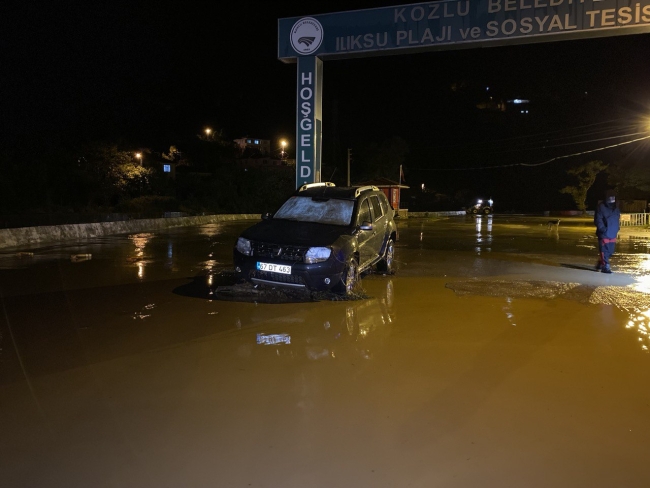 Zonguldak'ta sağanak nedeniyle Ilıksu Deresi taştı: 20 kişi mahsur kaldı