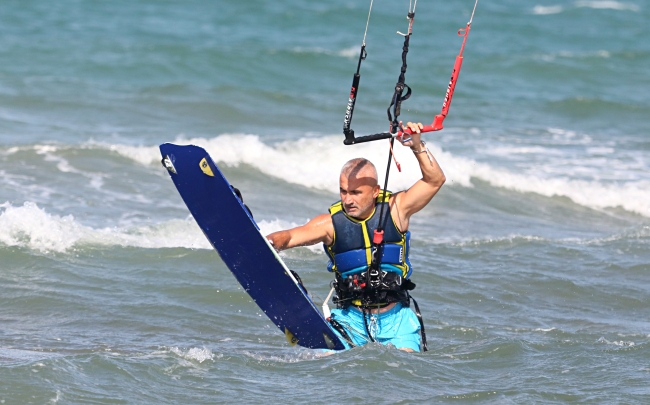 Kitesurf tutkunları Samsun'da bir araya geldi