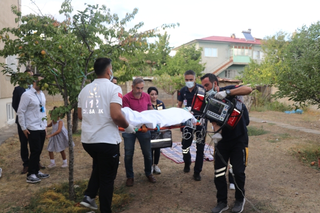 İhbar üzerine gittiler, cansız mankene kalp masajı yaptılar