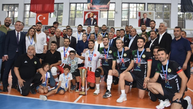 Cizre'nin voleybol takımı Türkiye'yi Avrupa'da temsil edecek