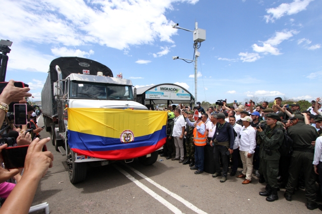 Venezuela-Kolombiya kara sınırı 7 yılın ardından araç trafiğine açıldı