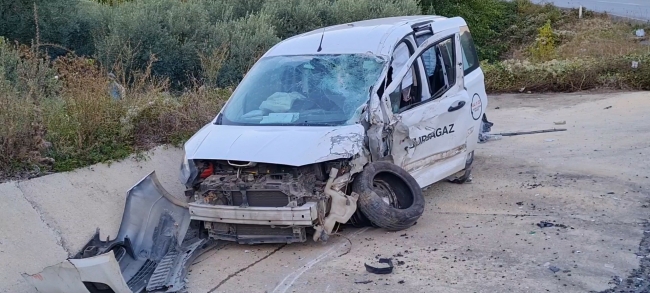 Bursa'da kamyonet ile hafif ticari araç kafa kafaya çarpıştı: 7 yaralı