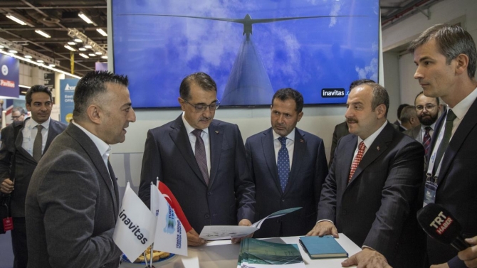 Bakanlar Dönmez ve Varank, WindEnergy fuarına katıldı