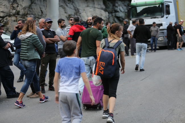 Rusya vatandaşlarının kısmi seferberliğin ardından Gürcistan'a akını sürüyor