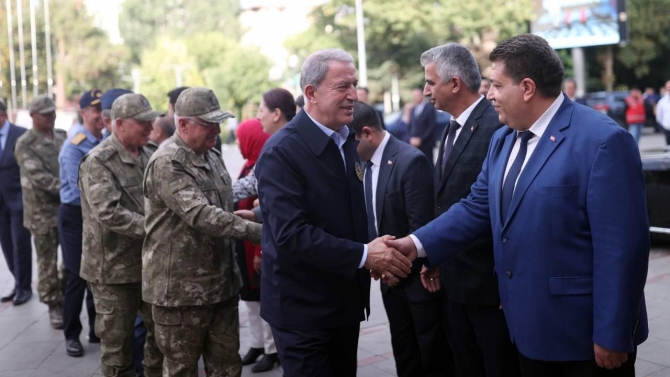 Bakan Akar ve beraberindeki TSK komuta kademesi Isparta'da