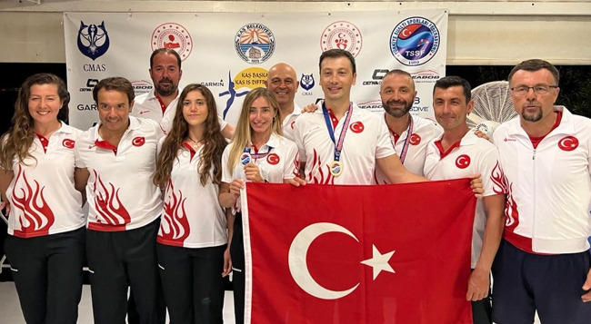 Milli sporcu Şahika Ercümen'den Türkiye rekor