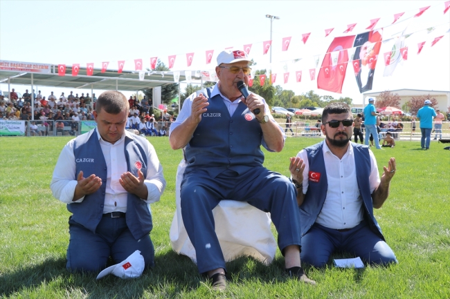 Er meydanındaki cazgırlar usta-çırak ilişkisiyle yetişiyor