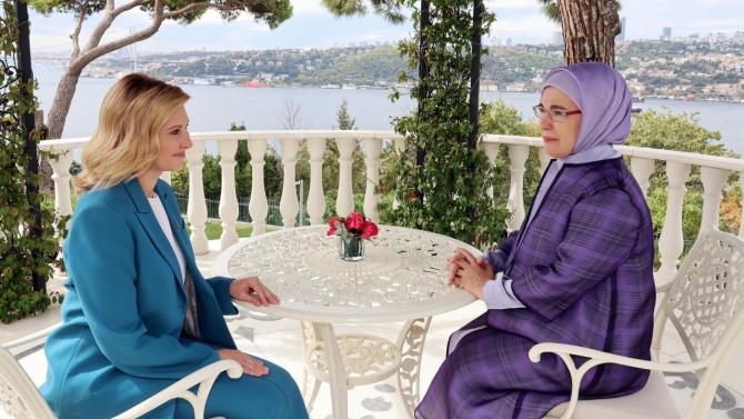 Emine Erdoğan, Ukrayna Devlet Başkanı'nın eşi Zelenska'yı İstanbul'da ağırladı