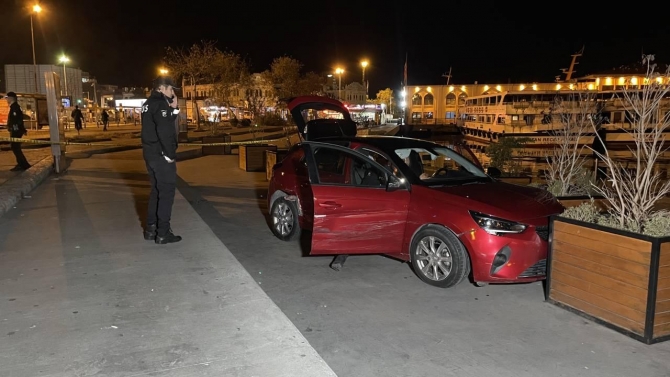 Kadıköy’de polisin dur ihtarına uymayan 4 zanlı yakalandı