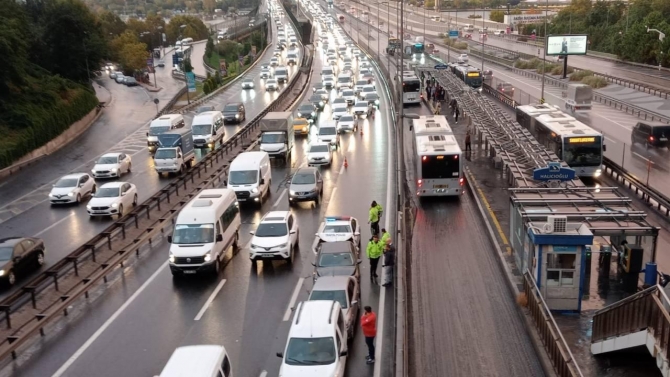 İstanbul'da yağış etkili oldu