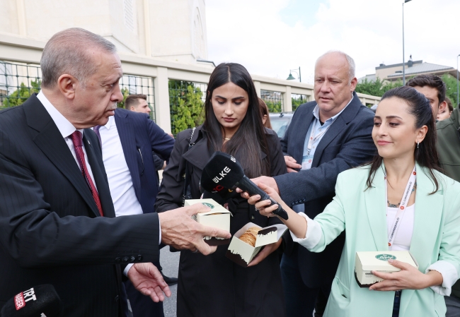 Cumhurbaşkanı Erdoğan cuma namazını Hz. Ali Camisi'nde kıldı