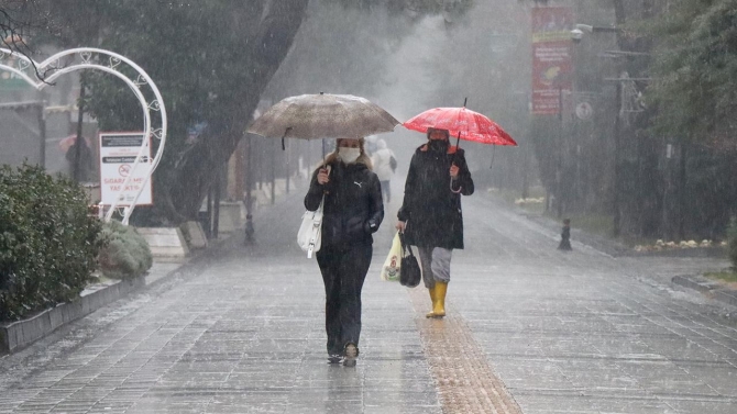 Meteorolojiden kuvvetli yağış ve fırtına uyarısı