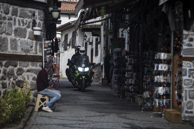 Motosiklet ambulanslar dar sokaklarda hayat kurtarıyor