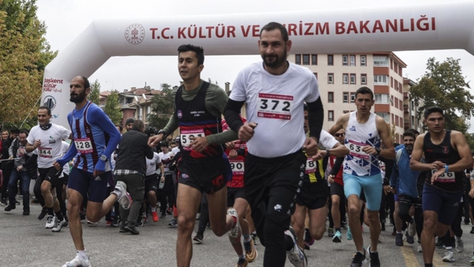 Ankara'da "Sanat Aşkına Koş-Başkent Kültür Yolu Koşusu" düzenlendi