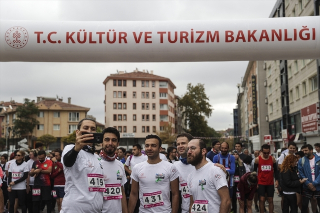 Ankara'da "Sanat Aşkına Koş-Başkent Kültür Yolu Koşusu" düzenlendi