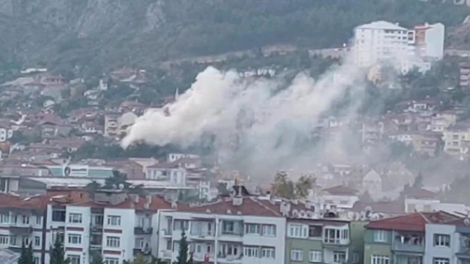 Isınmak için yaktığı elektrikli ısıtıcı devrildi, yangında bir kişi yaşamını yitirdi