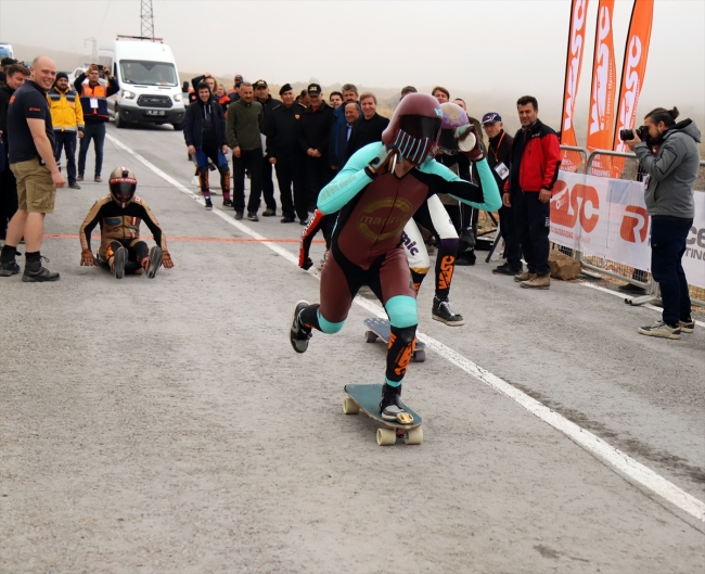 Dünya İniş Kaykay ve Hız Kızağı sporcularından Hasan Dağı Pisti'ne övgü