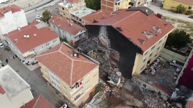 İstanbul Kadıköy'de patlamanın yaşandığı bina yıkılıyor