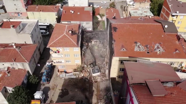 İstanbul Kadıköy'de patlamanın yaşandığı bina yıkılıyor