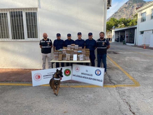 Antalya'da bir gemide 183 kilo 738 gram kokain ele geçirildi