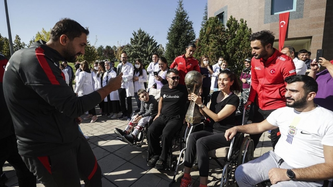 Ampute Milli Takımı'ndan gazilere moral ziyareti