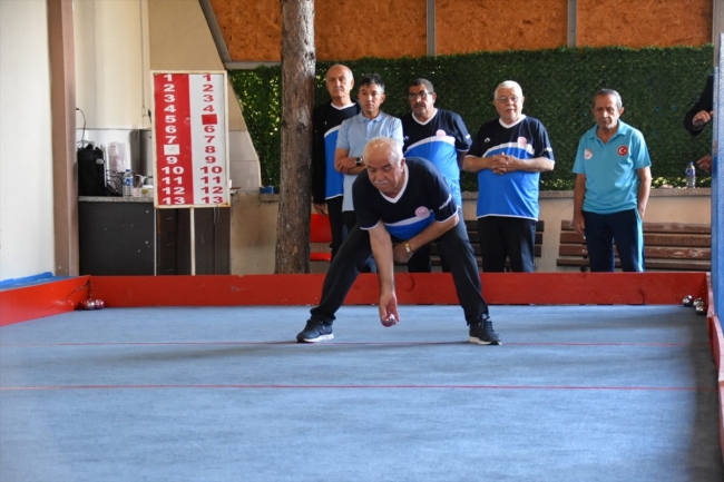 Huzurevi sakinleri bocce müsabakalarında karşı karşıya geldi