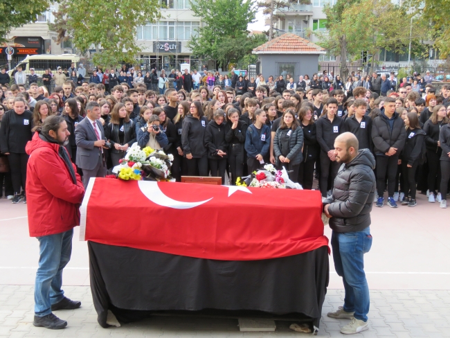 Ders anlatırken kalp krizi geçiren öğretmen hayatını kaybetti