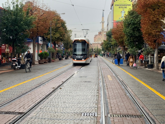 Eskişehirliler güne yağmurla uyandı