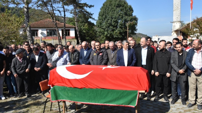 Bakan Dönmez maden şehidinin cenazesine katıldı