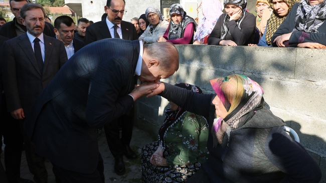 Erdoğan'dan şehit madencinin ailesine taziye ziyareti