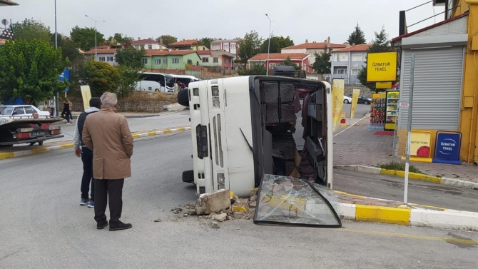 Yozgat'ta işçi servisi devrildi: 6 yaralı