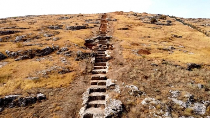 Adıyaman'daki "Sonsuzluk Merdiveni"nin nereye uzadığı araştırılıyor