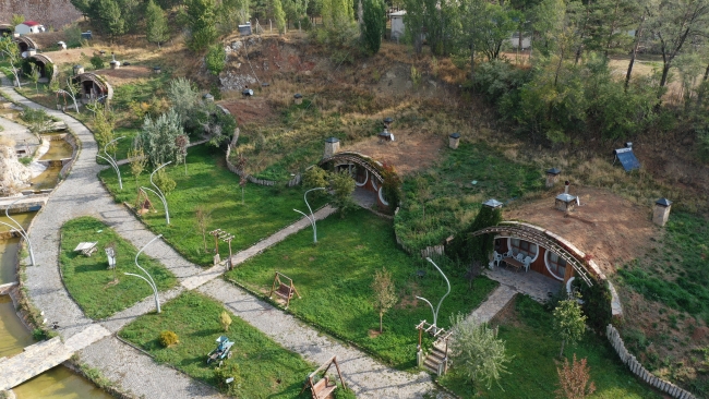 Sivas'taki 'Hobbit Evleri'ne yabancı turist ilgisi artıyor