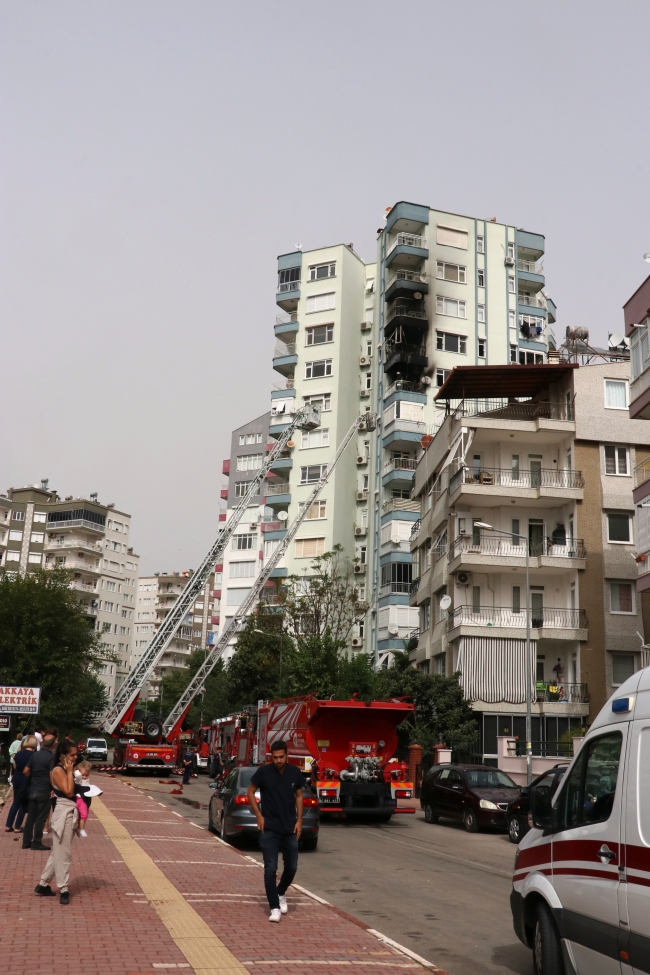 Antalya'da 13 katlı binada yangın: Tahliye edildi