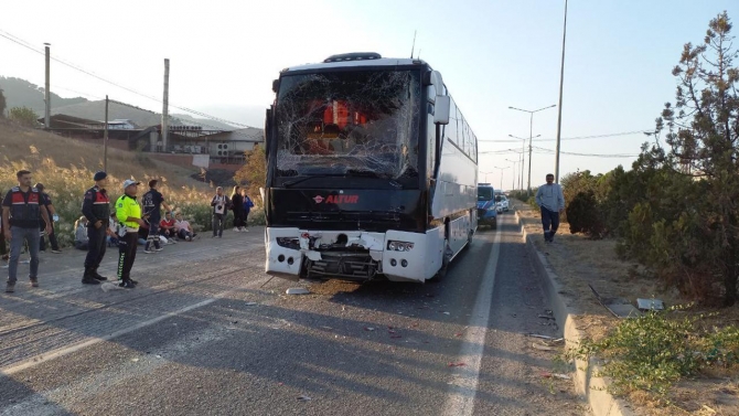 Manisa'da zincirleme trafik kazası: 24 yaralı